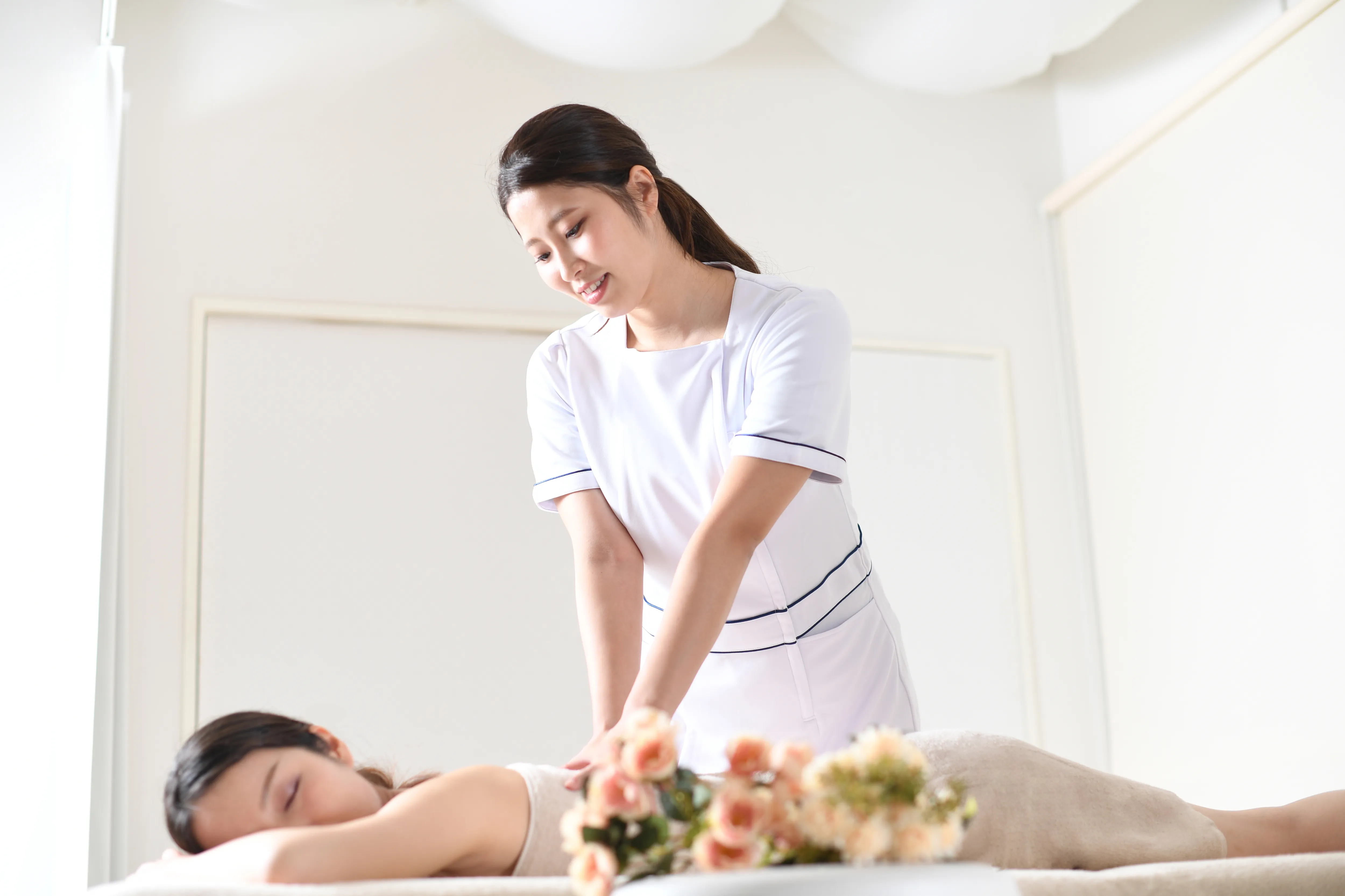 エステサロンをする女性