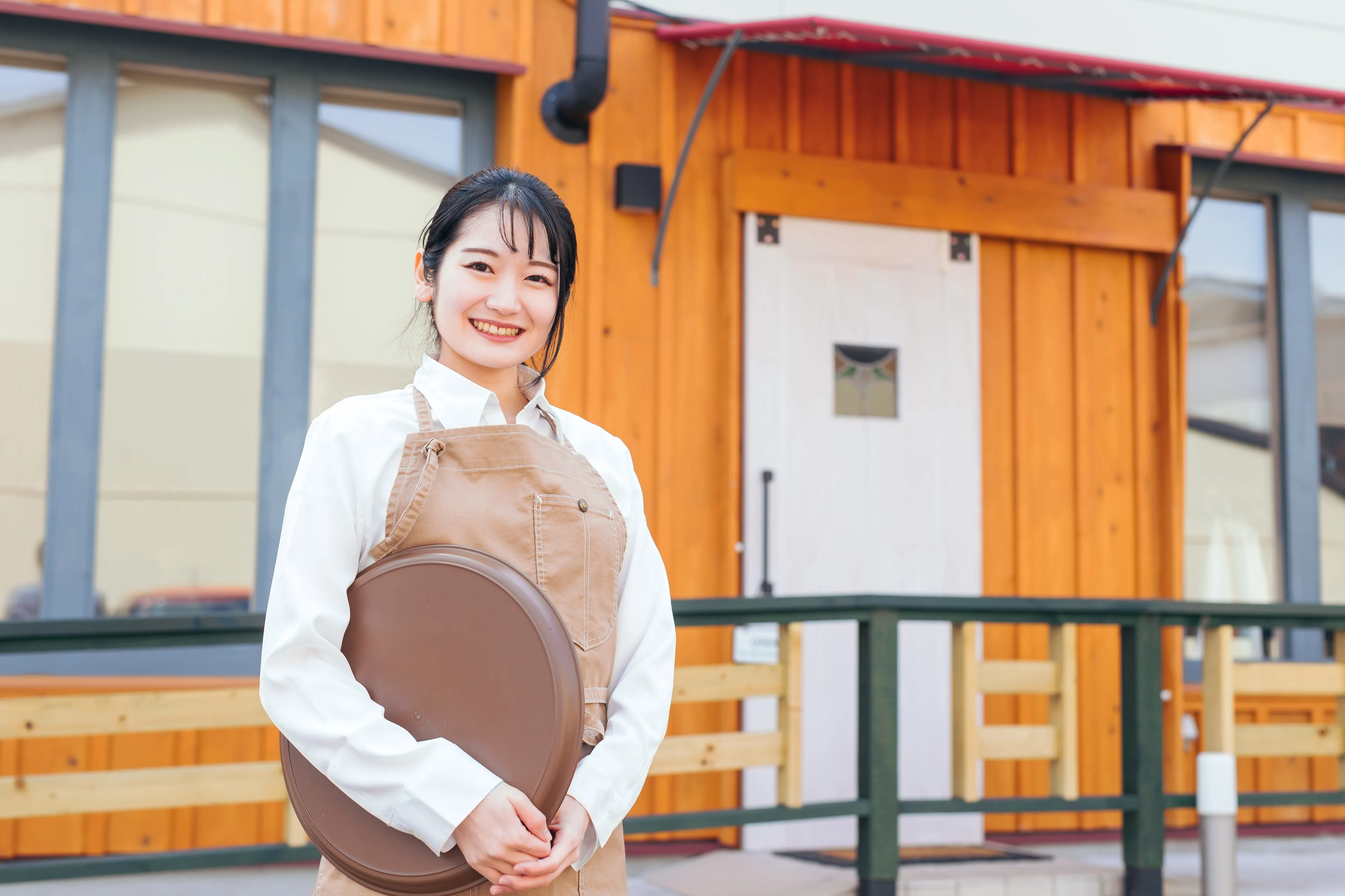 カフェを経営する女性